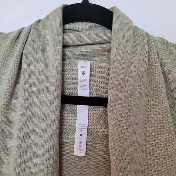 Lululemon Cashlu Knit Wrap - Picture 5 of 6